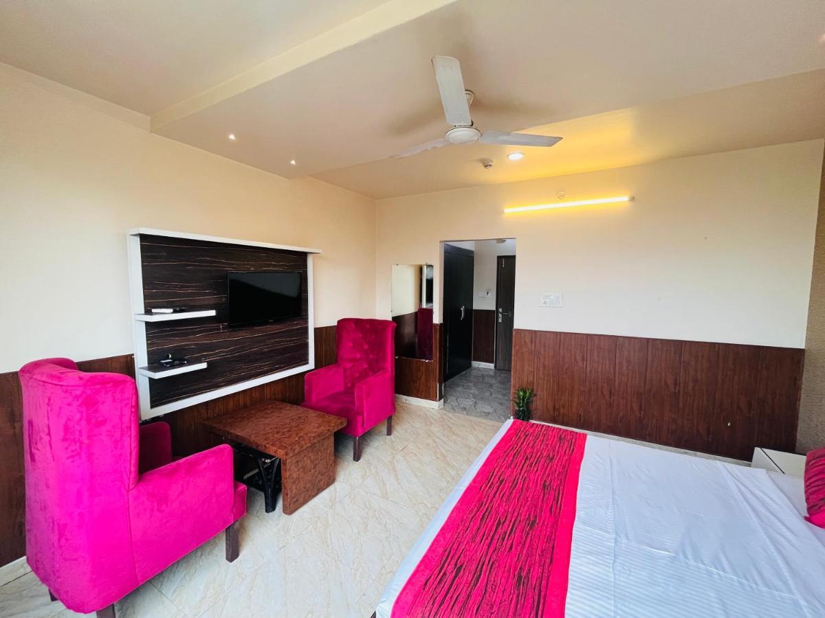 Hotel The Leaf - Gomti Nagar Lucknow Extérieur photo