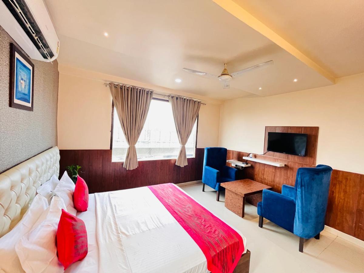 Hotel The Leaf - Gomti Nagar Lucknow Extérieur photo