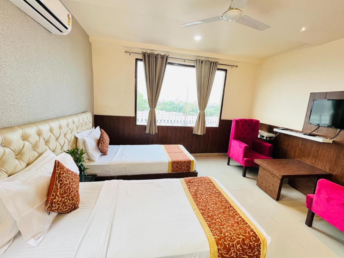 Hotel The Leaf - Gomti Nagar Lucknow Extérieur photo