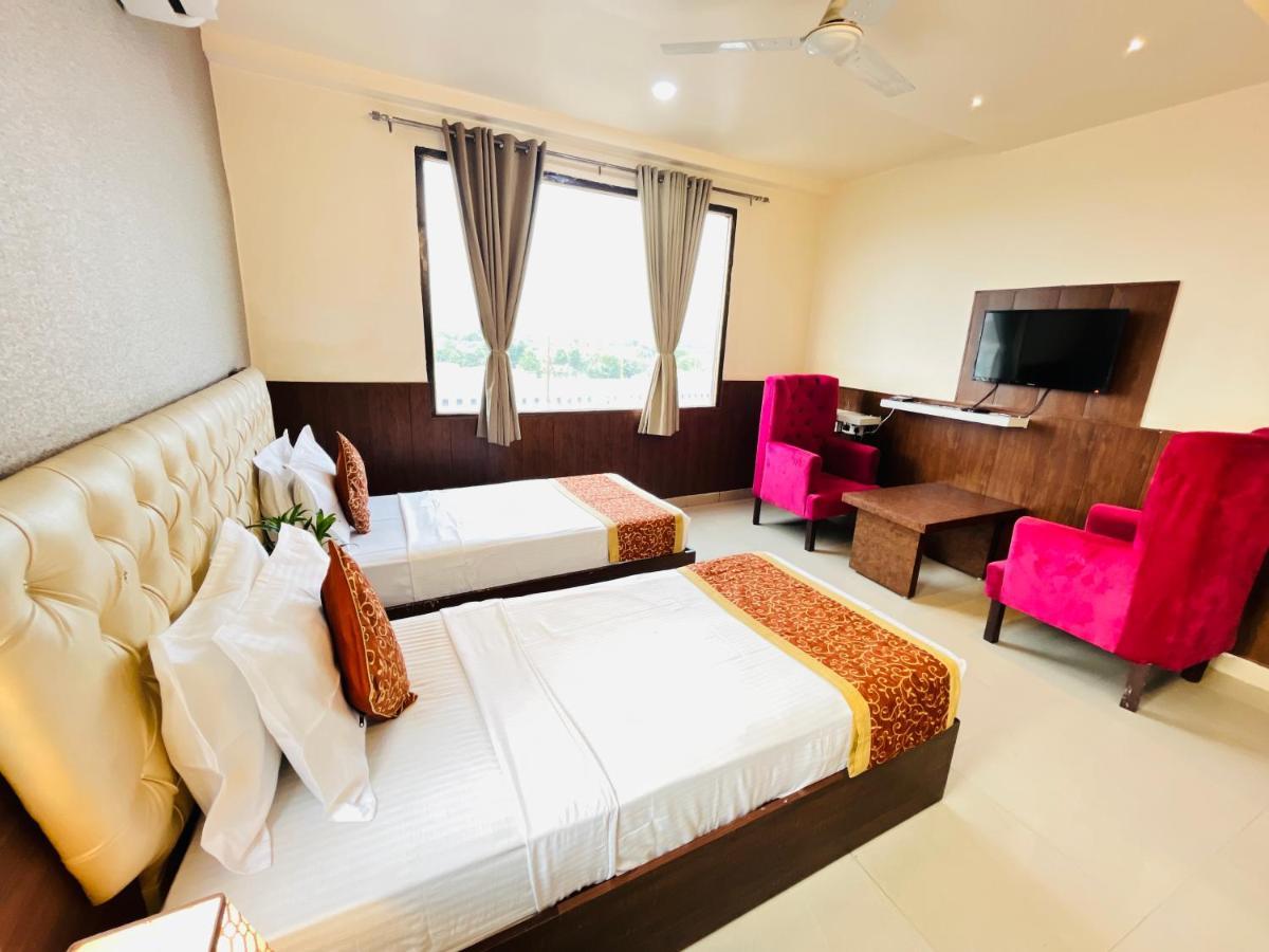 Hotel The Leaf - Gomti Nagar Lucknow Extérieur photo