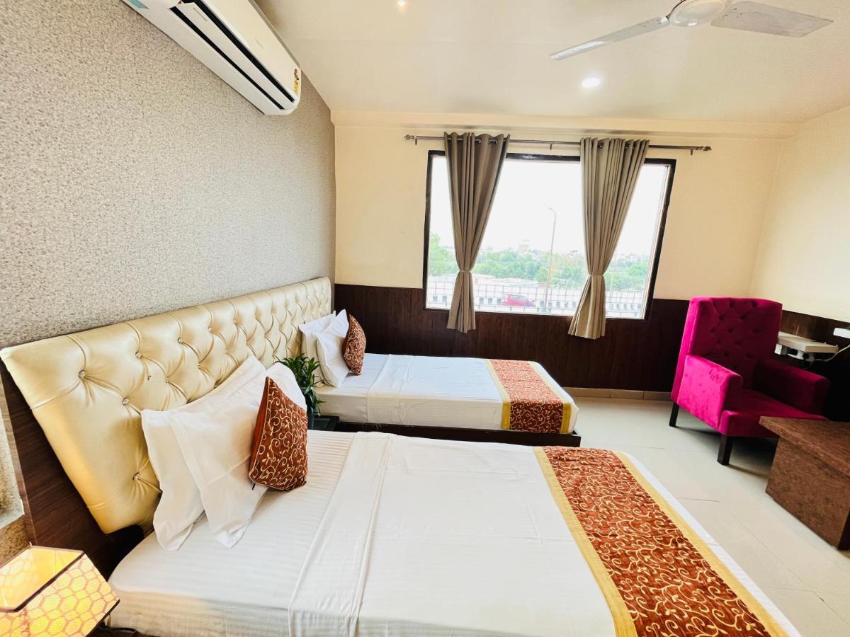 Hotel The Leaf - Gomti Nagar Lucknow Extérieur photo