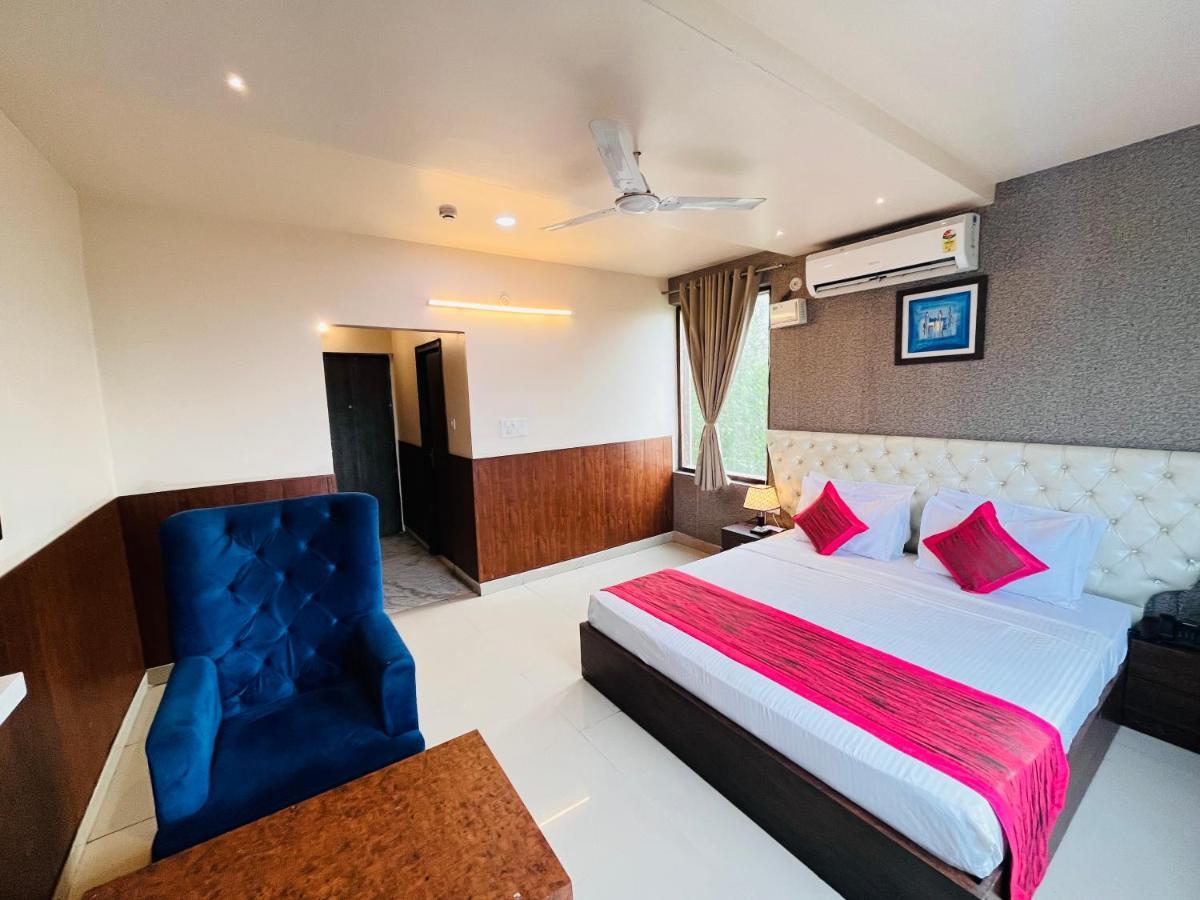 Hotel The Leaf - Gomti Nagar Lucknow Extérieur photo