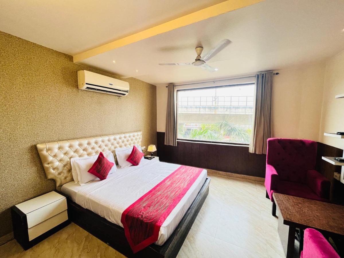 Hotel The Leaf - Gomti Nagar Lucknow Extérieur photo