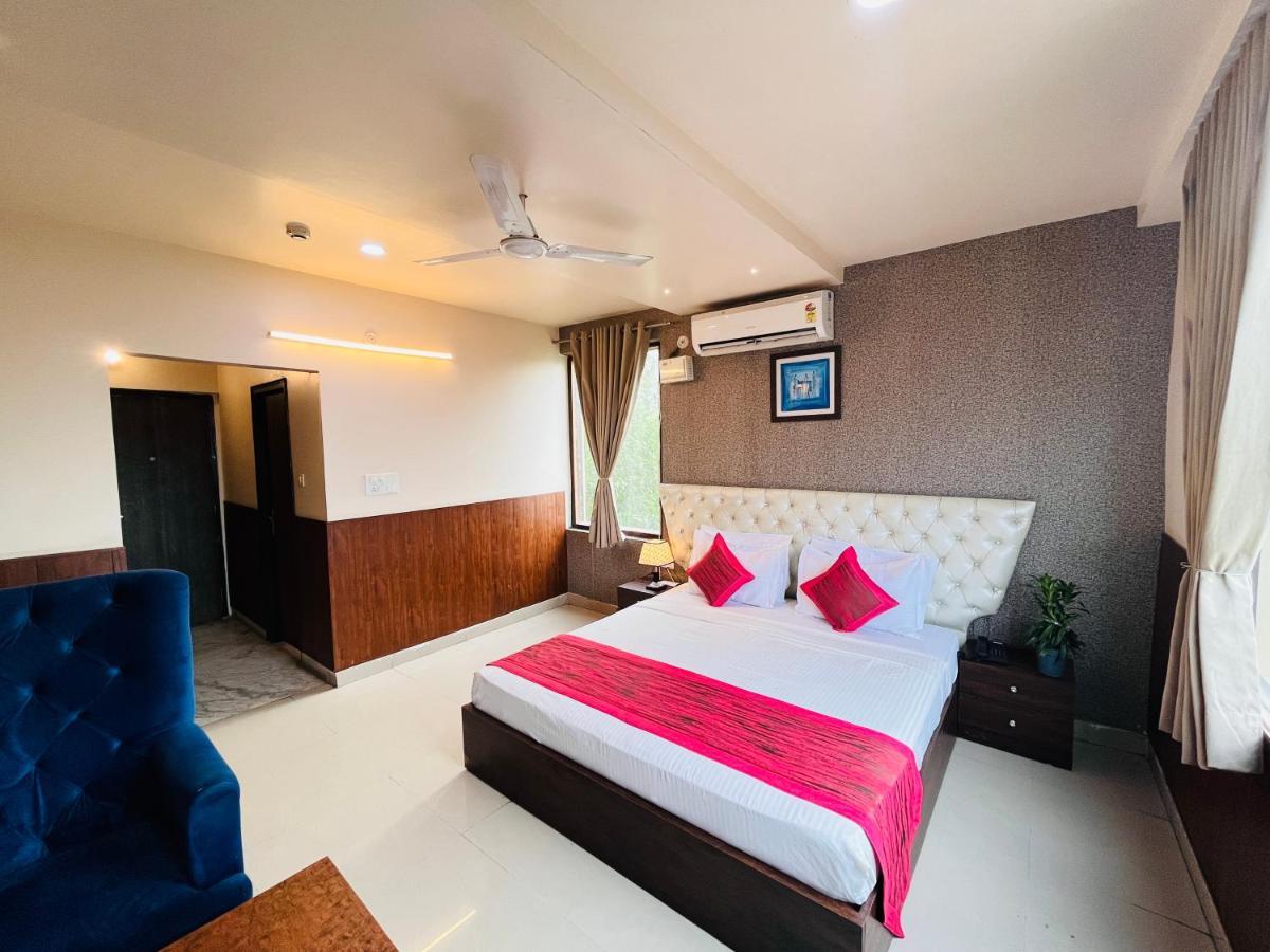 Hotel The Leaf - Gomti Nagar Lucknow Extérieur photo