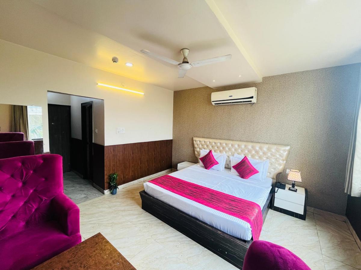 Hotel The Leaf - Gomti Nagar Lucknow Extérieur photo