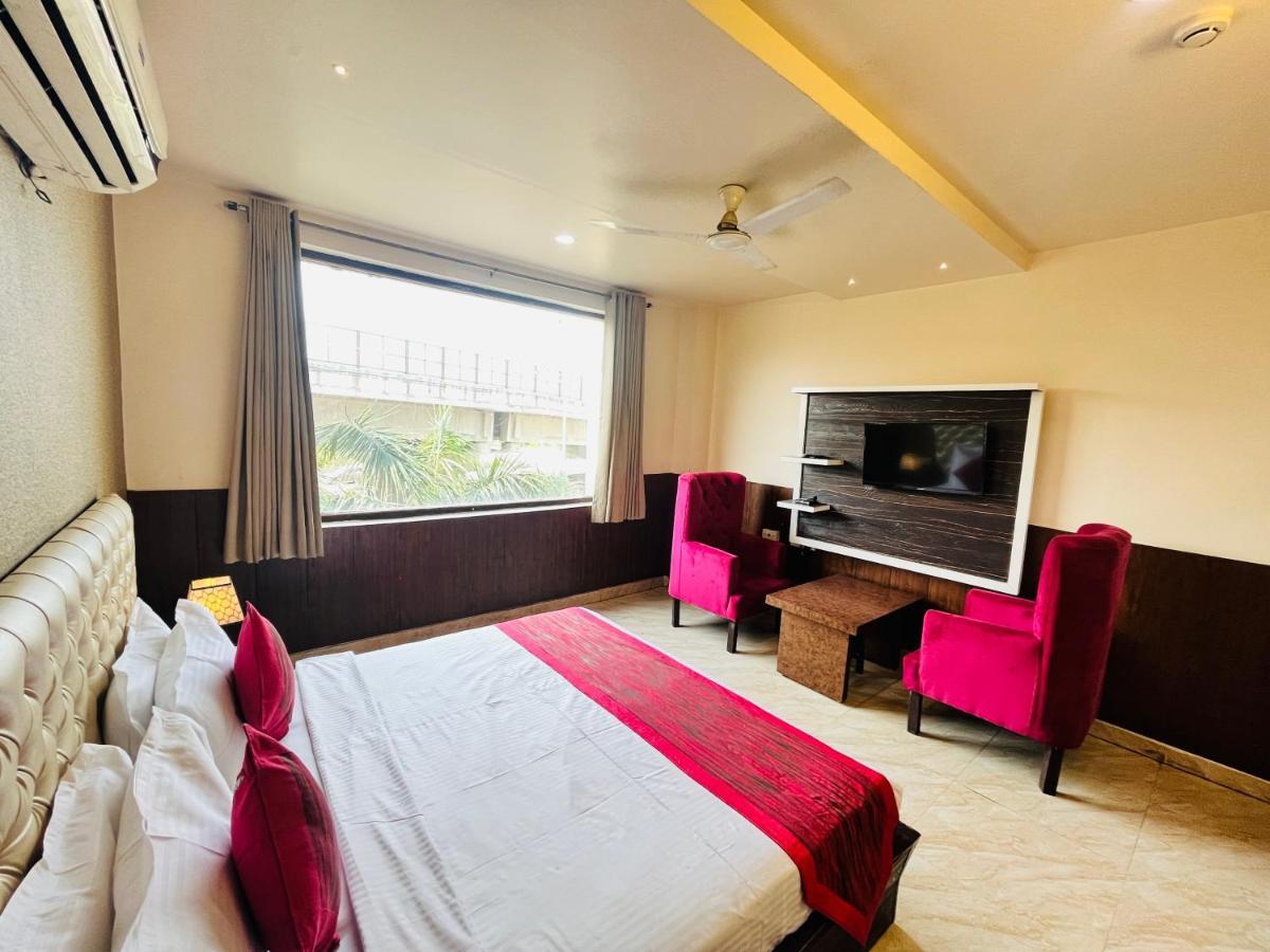 Hotel The Leaf - Gomti Nagar Lucknow Extérieur photo